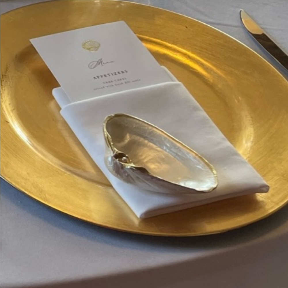 🌻6-Pearl painted and gold embossed shells with pearl